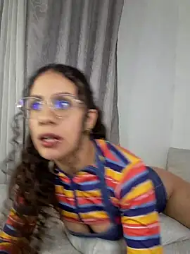 Snapshot of danna_gomez_07 chatting on 10-25-25, 11:32 danna gomez 07 online show from 10-25-25, 11:32