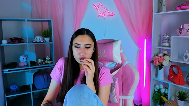 Snapshot of RebeckaThornton chatting on 11-12-25, 09:32 RebeckaThornton online show from 11-12-25, 09:32