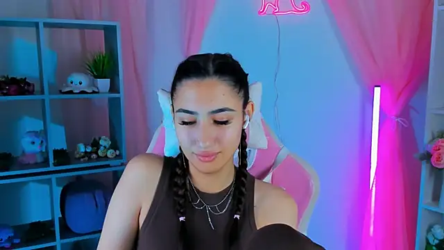 Snapshot of RebeckaThornton chatting on 11-14-25, 10:03 RebeckaThornton online show from 11-14-25, 10:03