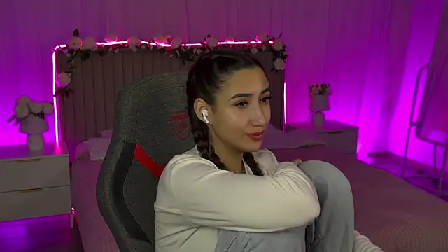 Snapshot of RebeckaThornton chatting on 11-16-25, 11:54 RebeckaThornton online show from 11-16-25, 11:54