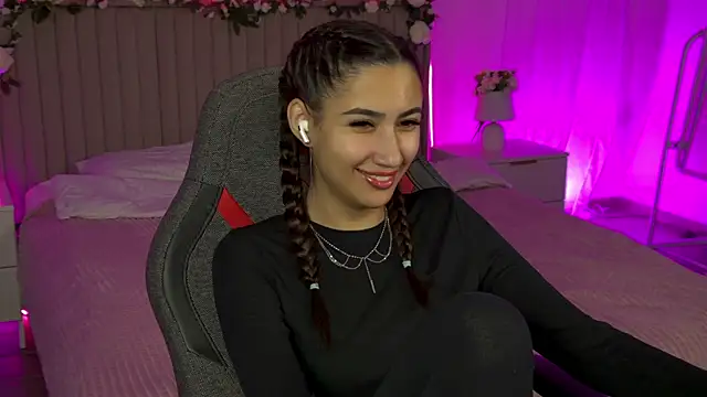 Snapshot of RebeckaThornton chatting on 11-19-25, 06:08 RebeckaThornton online show from 11-19-25, 06:08