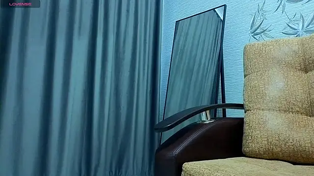 Snapshot of MissPompadure chatting on 12-21-25, 12:01 MissPompadure online show from 12-21-25, 12:01