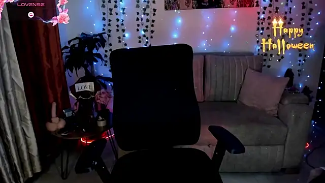 Lizz martins online show from 10-31-25, 02:45