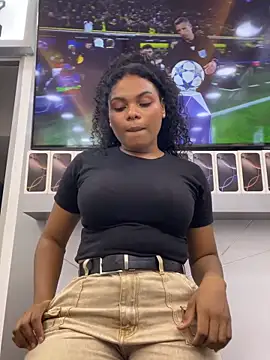 Snapshot of Valerii_smithh chatting on 11-25-25, 07:58 Valerii smithh online show from 11-25-25, 07:58