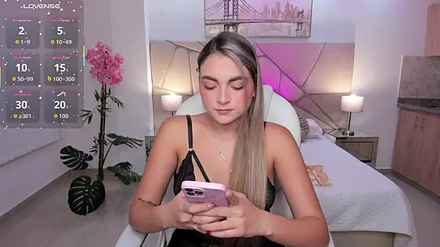 Snapshot of Lena_nova chatting on 11-25-25, 08:14 Lena nova online show from 11-25-25, 08:14