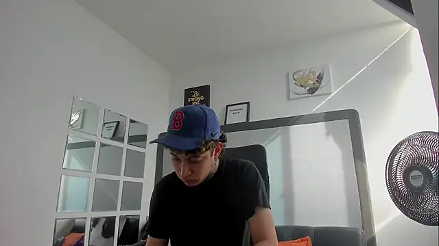 Snapshot of Sky_Wild chatting on 10-27-25, 08:13 Sky Wild online show from 10-27-25, 08:13