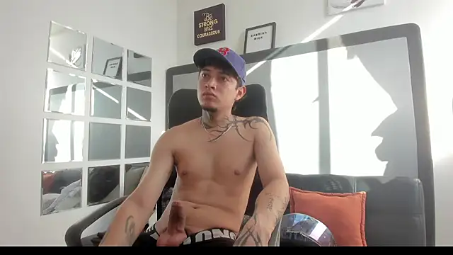 Snapshot of Sky_Wild chatting on 11-04-25, 08:41 Sky Wild online show from 11-04-25, 08:41