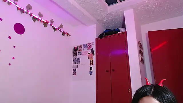 Isis Robert online show from 11-01-25, 04:03