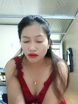 Snapshot of -Paige- chatting on 10-14-25, 03:18 -Paige- online show from 10-14-25, 03:18