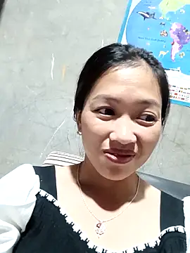 Snapshot of -Paige- chatting on 10-21-25, 12:06 -Paige- online show from 10-21-25, 12:06