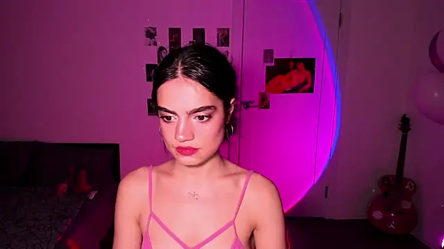 Snapshot of nightfloatt chatting on 10-24-25, 09:44 nightfloatt online show from 10-24-25, 09:44