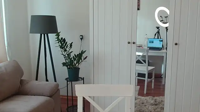 Snapshot of LittleNicolee chatting on 11-25-25, 11:21 LittleNicolee online show from 11-25-25, 11:21