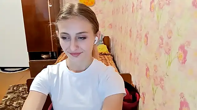 Snapshot of AmeliLia chatting on 10-16-25, 02:07 AmeliLia online show from 10-16-25, 02:07