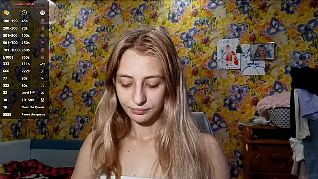 Snapshot of AmeliLia chatting on 10-25-25, 11:07 AmeliLia online show from 10-25-25, 11:07