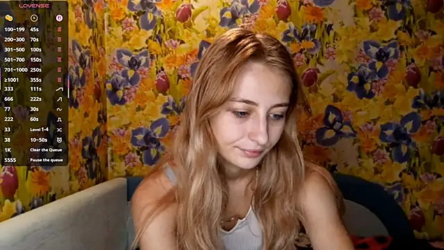 Snapshot of AmeliLia chatting on 10-31-25, 03:35 AmeliLia online show from 10-31-25, 03:35