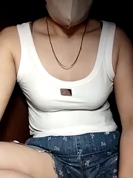 YiyinLy online show from 10-27-25, 08:35