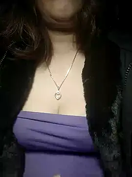 YiyinLy online show from 12-01-25, 07:19