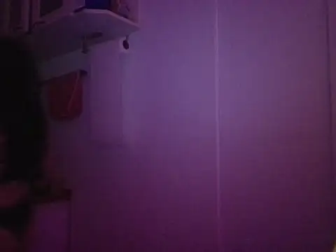 Snapshot of miapink33 chatting on 11-13-25, 02:32 miapink33 online show from 11-13-25, 02:32