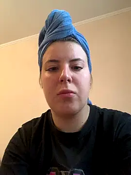 Snapshot of MiraCastellon chatting on 10-18-25, 11:33 MiraCastellon online show from 10-18-25, 11:33