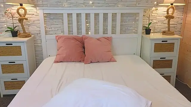 Soft Lilly online show from 04-16-26, 05:08