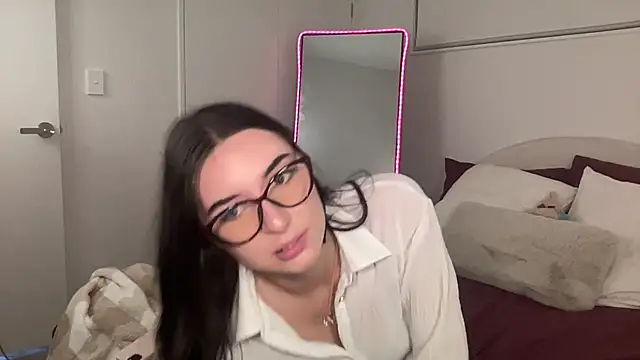 Snapshot of mollyy2006 chatting on 10-25-25, 01:13 mollyy2006 online show from 10-25-25, 01:13