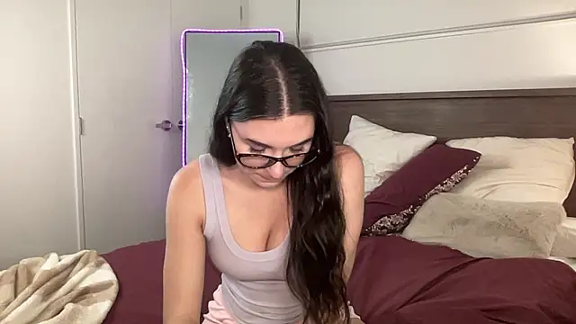 Snapshot of mollyy2006 chatting on 12-05-25, 12:08 mollyy2006 online show from 12-05-25, 12:08