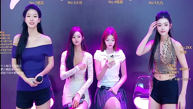 Snapshot of DX-002 chatting on 10-26-25, 01:44 DX-002 online show from 10-26-25, 01:44