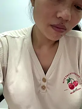 Snapshot of Nini-cn chatting on 10-17-25, 02:08 Nini-cn online show from 10-17-25, 02:08