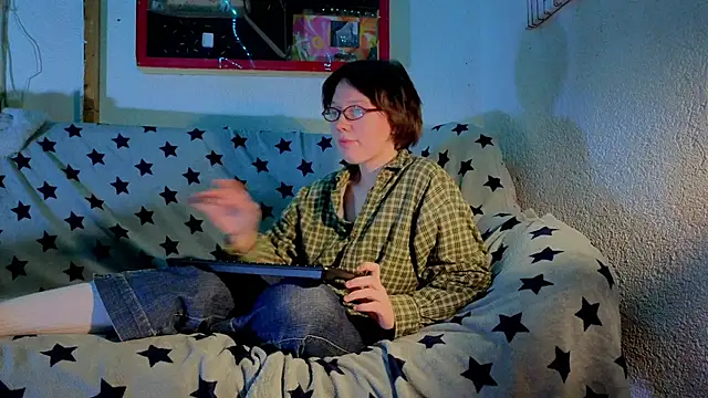 Snapshot of ReincarnatedAngel chatting on 10-18-25, 05:57 ReincarnatedAngel online show from 10-18-25, 05:57