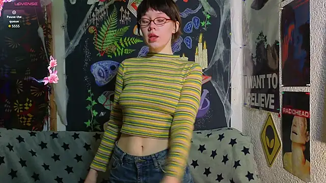 Snapshot of ReincarnatedAngel chatting on 11-16-25, 09:31 ReincarnatedAngel online show from 11-16-25, 09:31