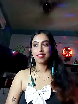 Snapshot of Darling_Annie chatting on 10-24-25, 06:15 Darling Annie online show from 10-24-25, 06:15