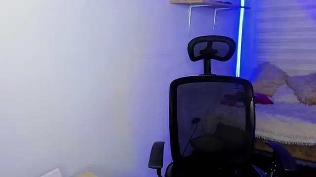 Emily Lindey online show from 10-31-25, 05:08