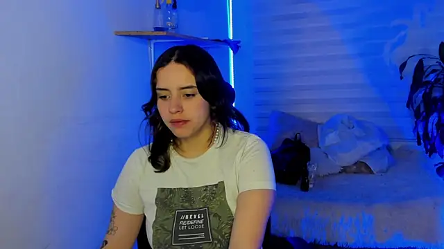 Emily Lindey online show from 11-08-25, 03:29