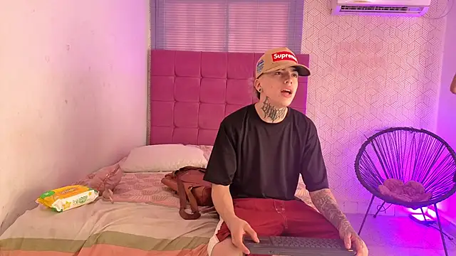 lily and wan online show from 12-01-25, 01:16