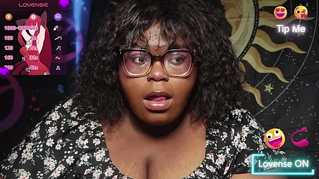 Snapshot of TheChubbySiren chatting on 12-16-25, 01:27 TheChubbySiren online show from 12-16-25, 01:27