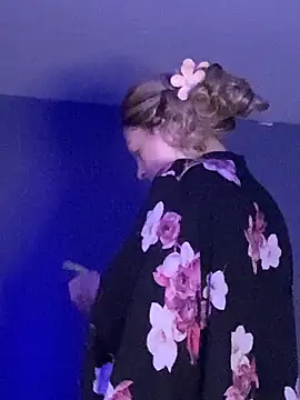 Snapshot of queenkelly1234 chatting on 03-12-26, 04:57 queenkelly1234 online show from 03-12-26, 04:57