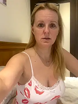 Snapshot of madamlillyrose chatting on 11-07-25, 10:59 madamlillyrose online show from 11-07-25, 10:59