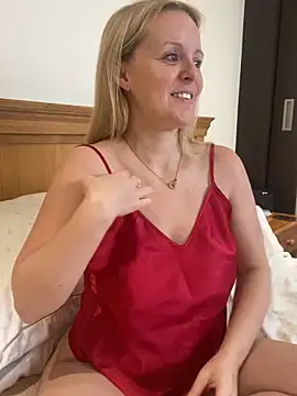 Snapshot of madamlillyrose chatting on 11-15-25, 10:56 madamlillyrose online show from 11-15-25, 10:56