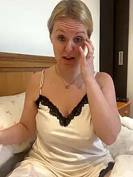 Snapshot of madamlillyrose chatting on 11-20-25, 08:36 madamlillyrose online show from 11-20-25, 08:36