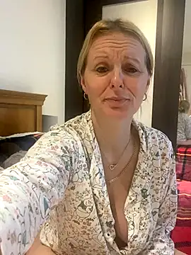 Snapshot of madamlillyrose chatting on 12-04-25, 10:24 madamlillyrose online show from 12-04-25, 10:24