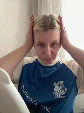 Snapshot of BonnyeBoom chatting on 02-12-26, 10:43 BonnyeBoom online show from 02-12-26, 10:43