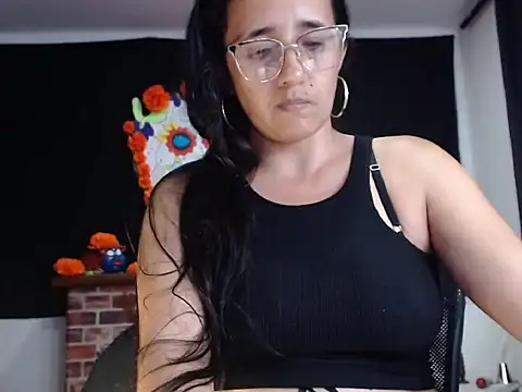 Snapshot of Lucyy_Naugthy chatting on 11-13-25, 06:29 Lucyy Naugthy online show from 11-13-25, 06:29