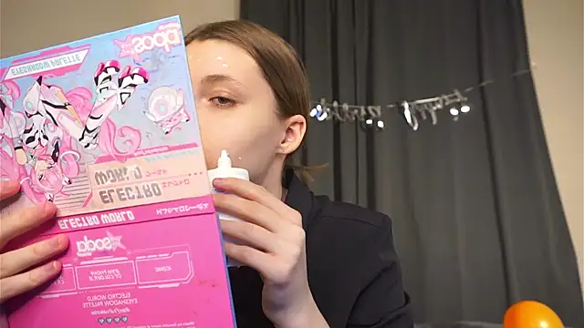 RoslynArcuo online show from 11-22-25, 08:19