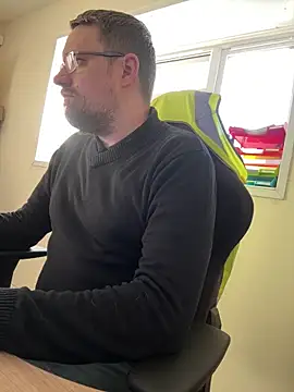 Snapshot of Otis_Firefly chatting on 10-21-25, 07:53 Otis Firefly online show from 10-21-25, 07:53