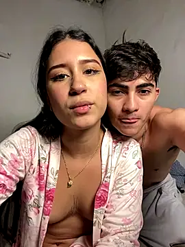 Snapshot of cristalxxx_hott chatting on 10-18-25, 03:20 cristalxxx hott online show from 10-18-25, 03:20