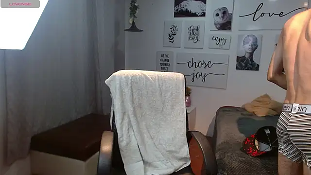 AmethystShadow17 online show from 11-21-25, 06:28