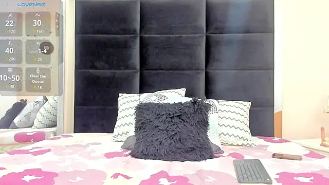 Snapshot of Cleo_Saunders chatting on 10-15-25, 05:57 Cleo Saunders online show from 10-15-25, 05:57