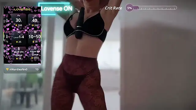 Snapshot of _Nefertiti chatting on 11-23-25, 10:15 Nefertiti online show from 11-23-25, 10:15