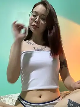 Snapshot of KittyK_at chatting on 11-20-25, 09:47 KittyK at online show from 11-20-25, 09:47