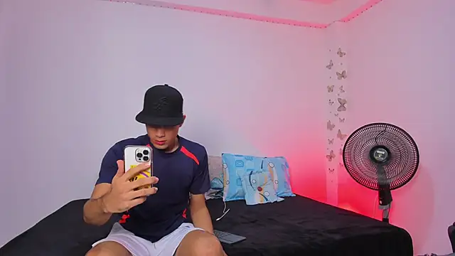 Snapshot of Axel_Cody_ chatting on 11-21-25, 07:56 Axel Cody online show from 11-21-25, 07:56